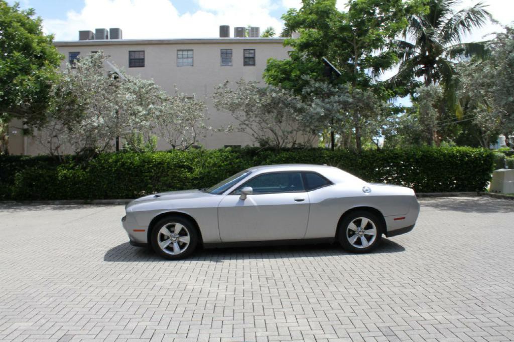 2016 Dodge Challenger Image 2