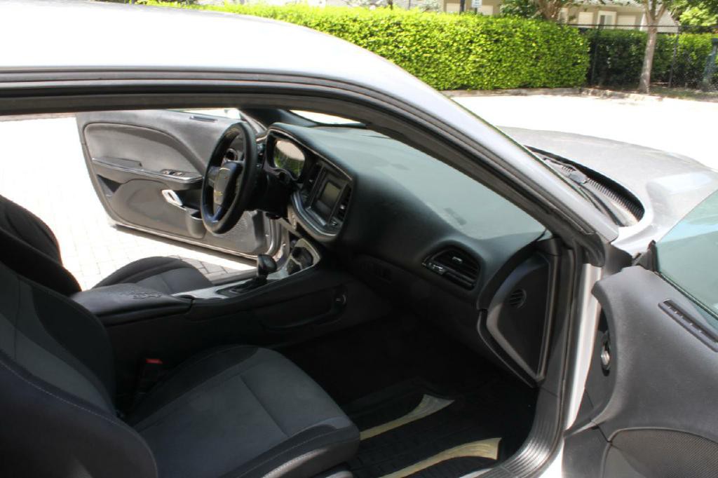 2016 Dodge Challenger Image 11