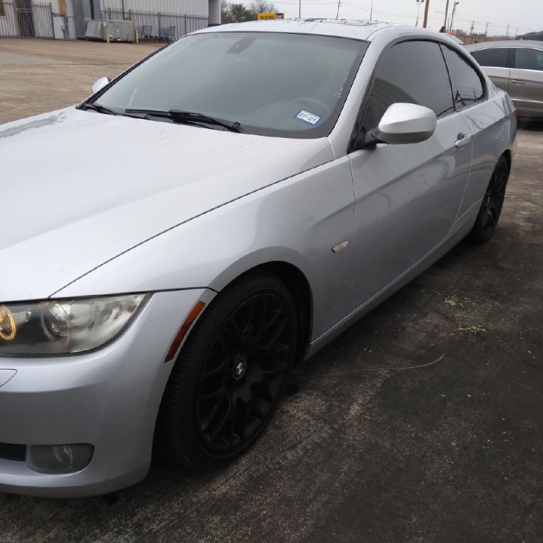 2010 BMW 3 Series Image 2