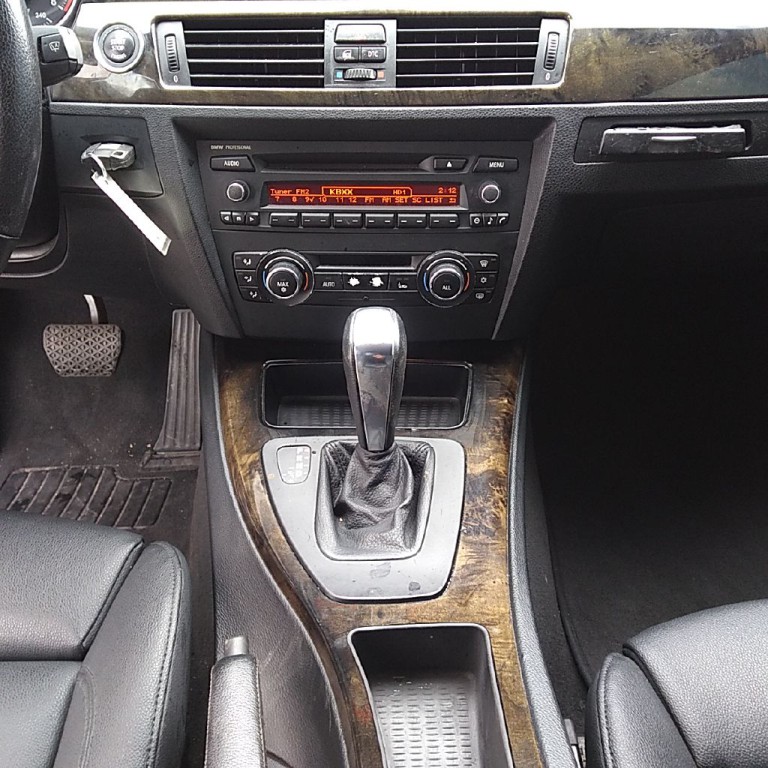 2010 BMW 3 Series Image 11