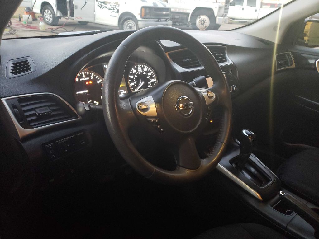 2016 Nissan Sentra Image 9