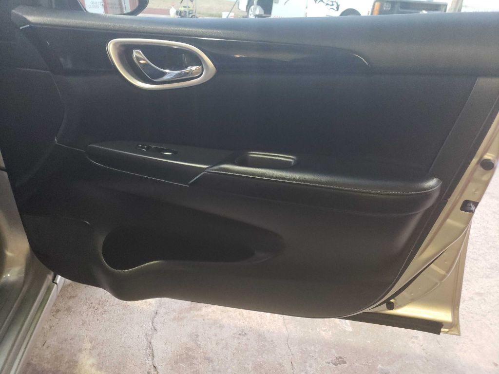 2016 Nissan Sentra Image 13