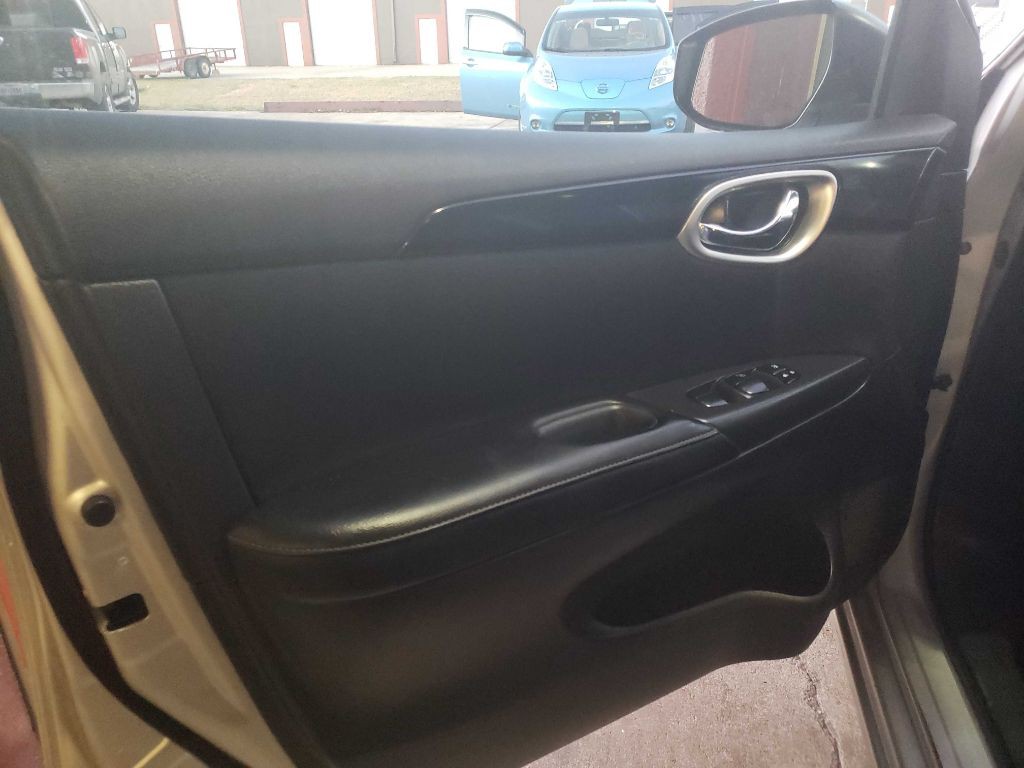 2016 Nissan Sentra Image 34