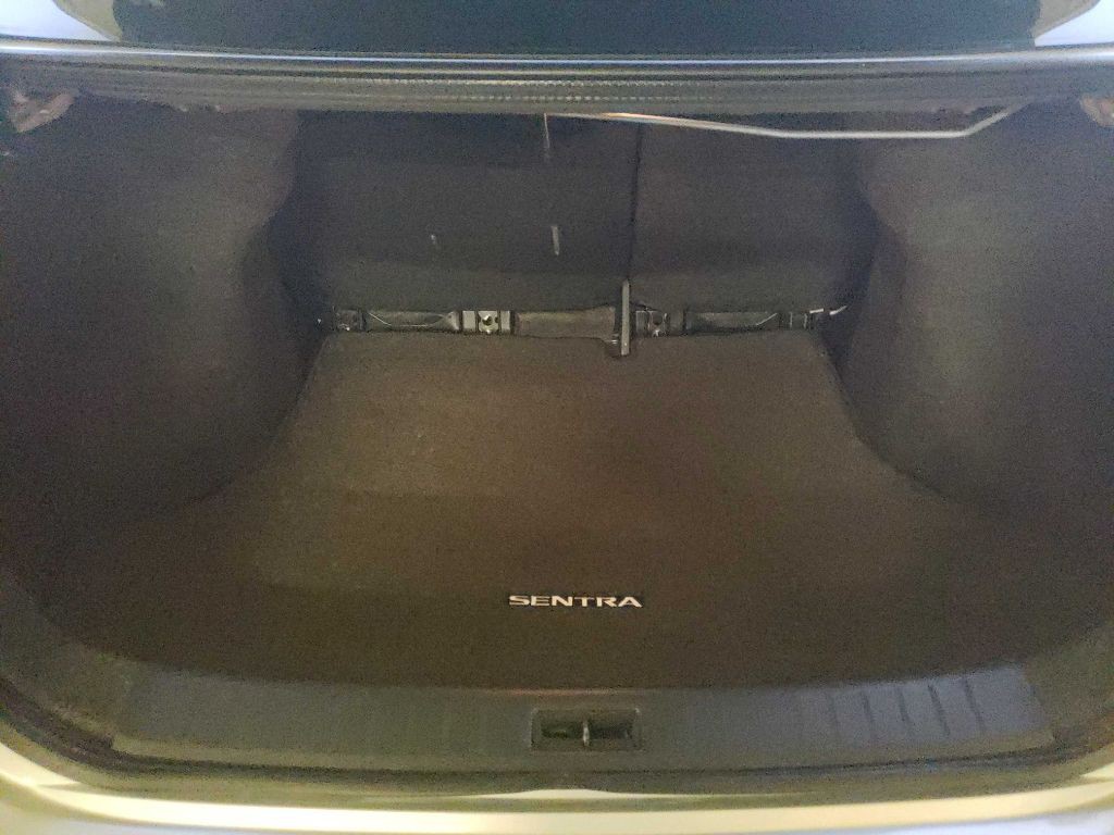 2016 Nissan Sentra Image 40