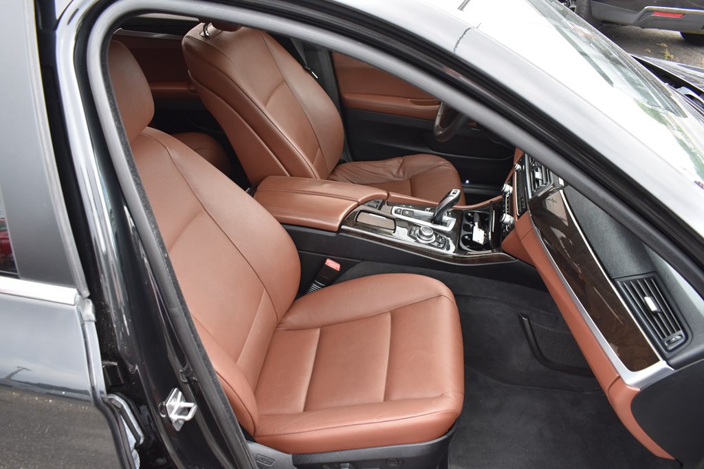 2012 BMW 5 Series Image 17