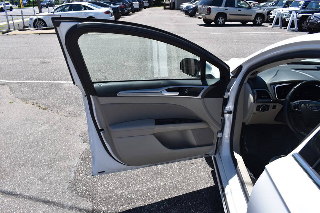 2020 Ford Fusion Image 8