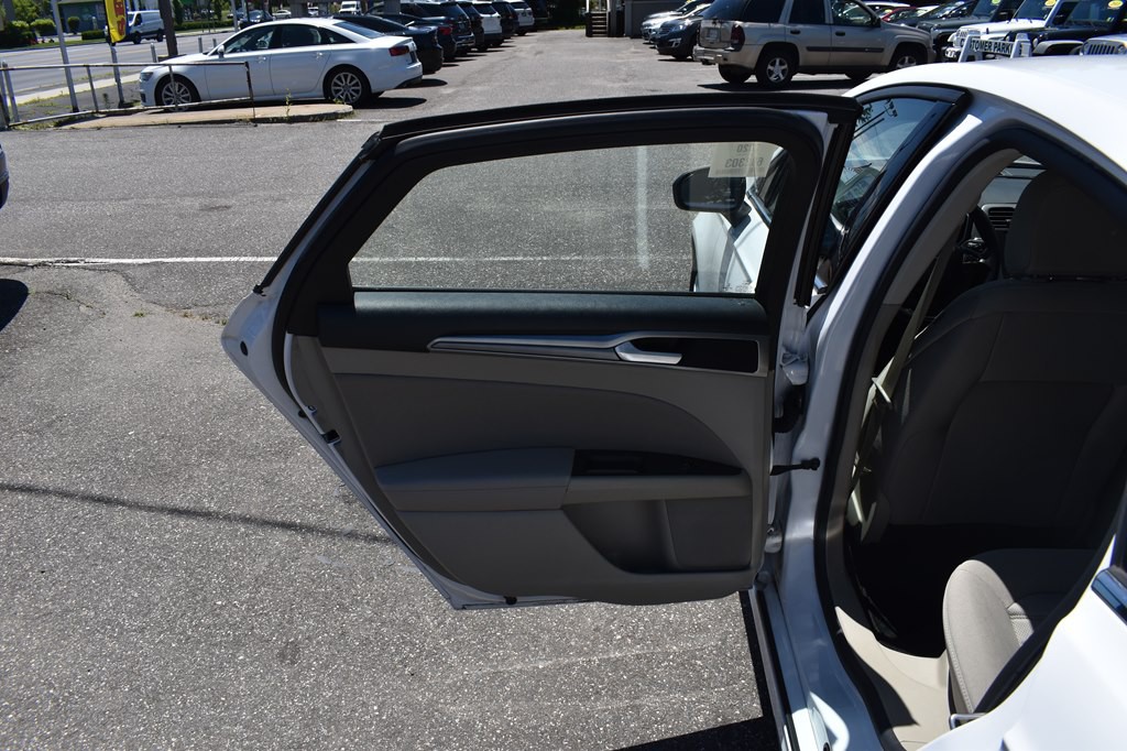 2020 Ford Fusion Image 9