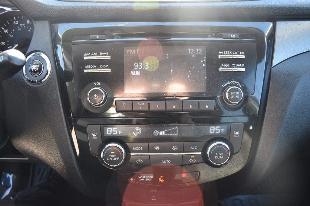 2015 Nissan Rogue Image 17