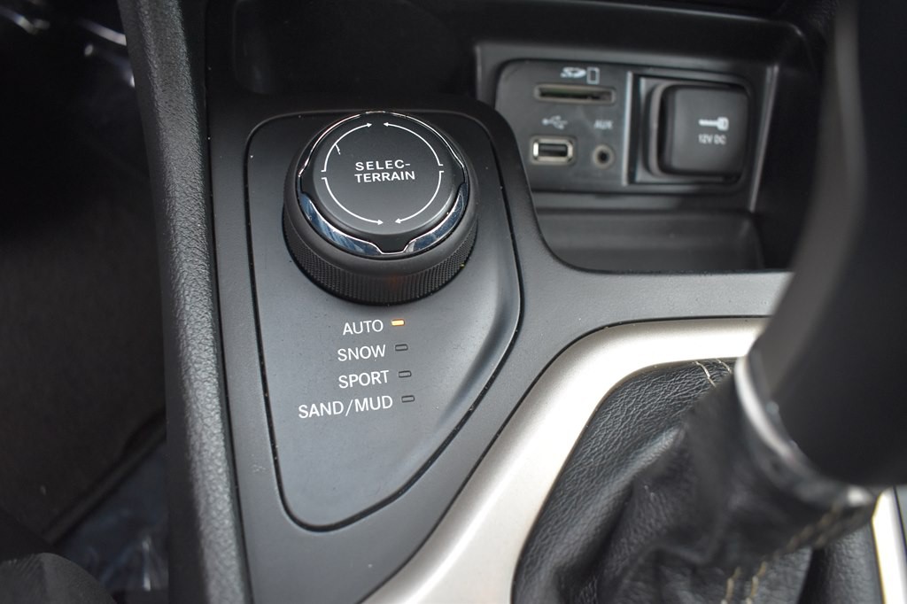 2015 Jeep Cherokee Image 13