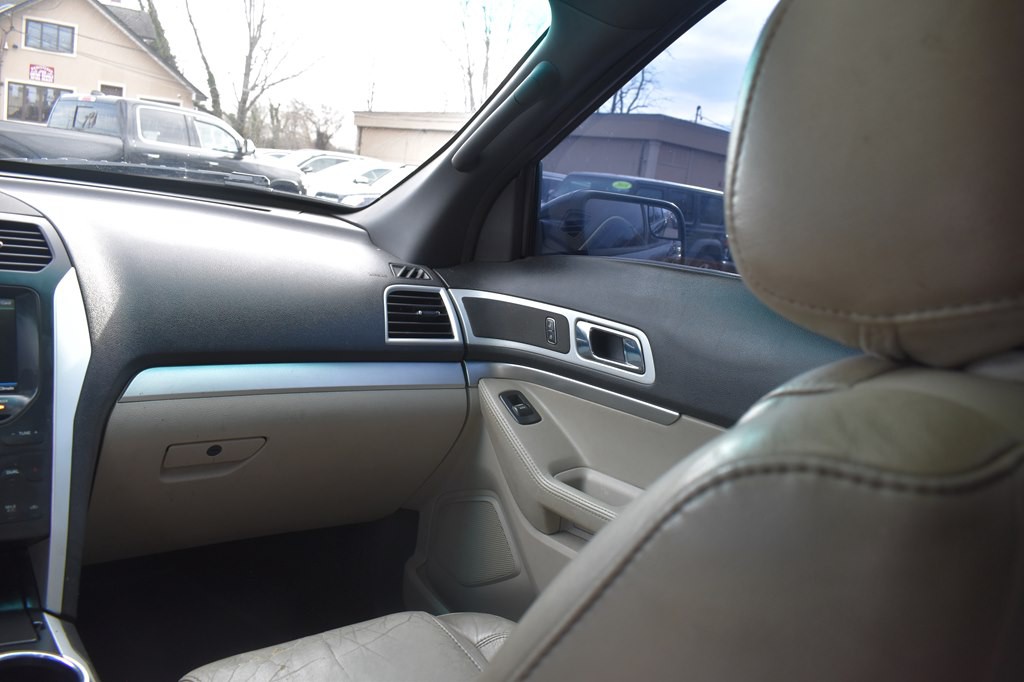 2014 Ford Explorer Image 25