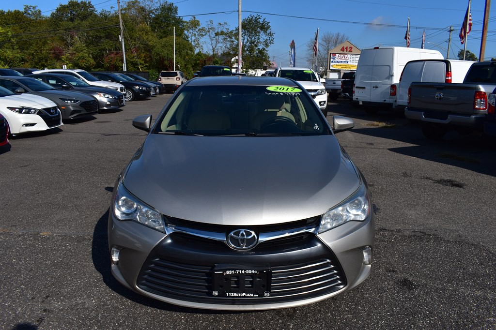 2017 Toyota Camry Image 2