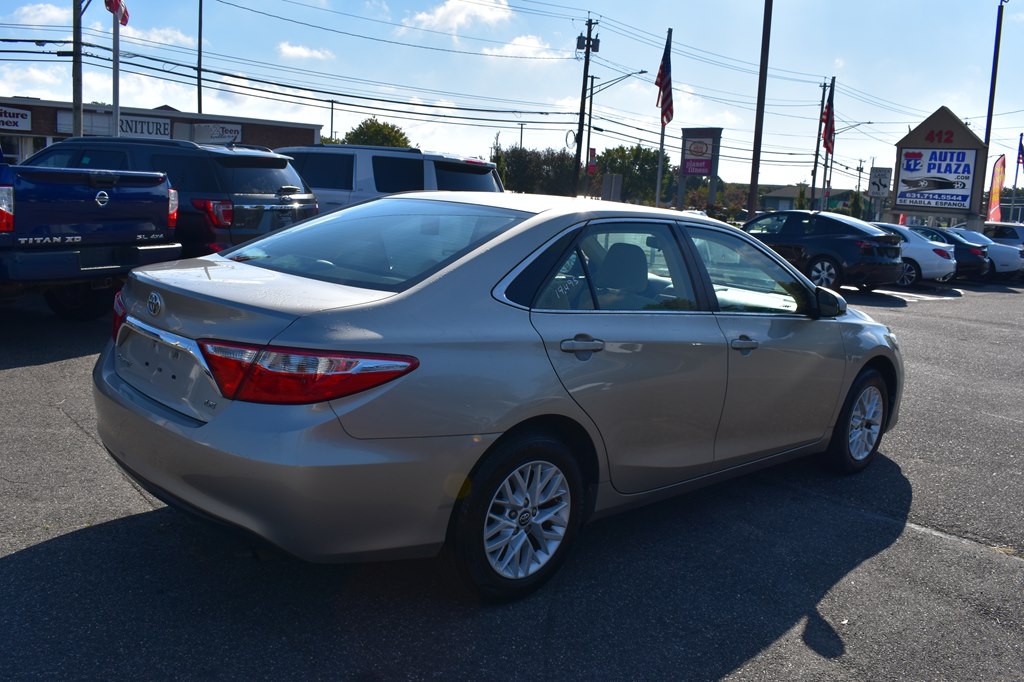 2017 Toyota Camry Image 5