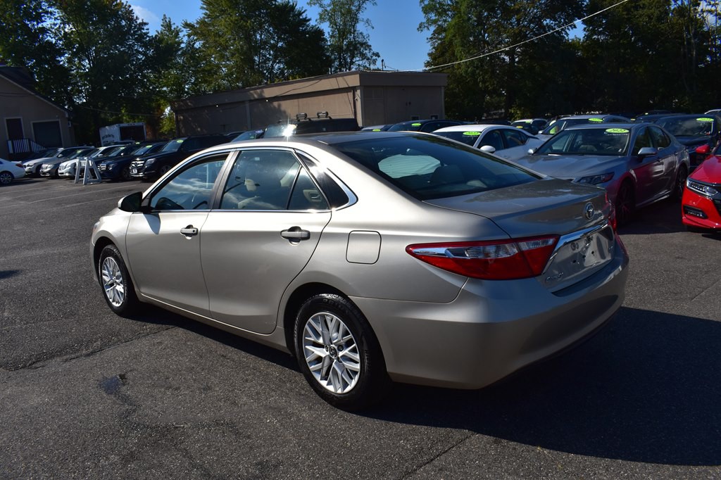 2017 Toyota Camry Image 7
