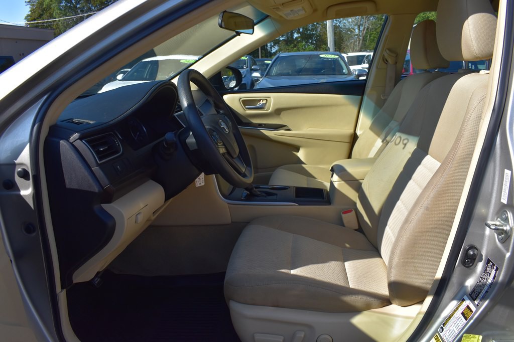 2017 Toyota Camry Image 9