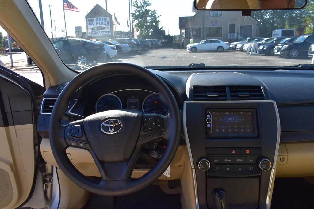 2017 Toyota Camry Image 11