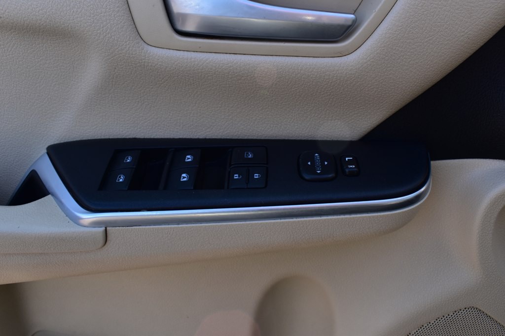 2017 Toyota Camry Image 12