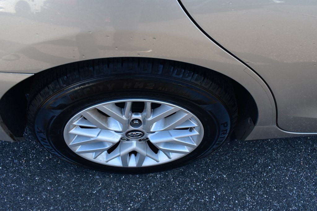 2017 Toyota Camry Image 17