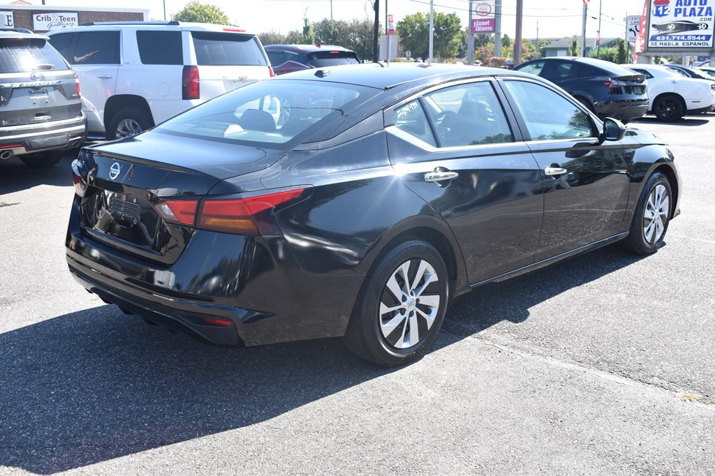 2020 Nissan Altima Image 8