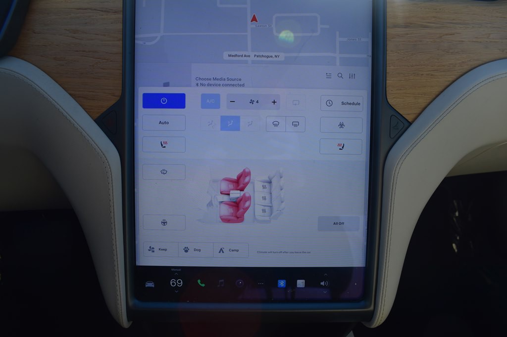 2020 Tesla Model S Image 18