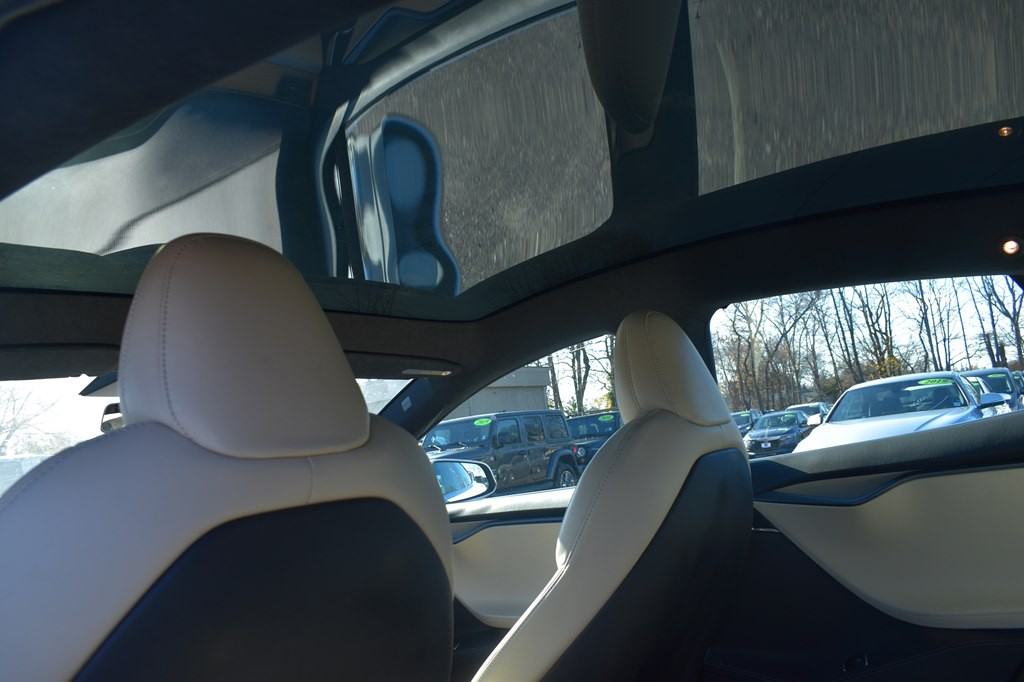 2020 Tesla Model S Image 21