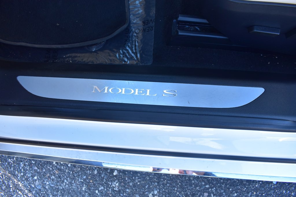 2020 Tesla Model S Image 25