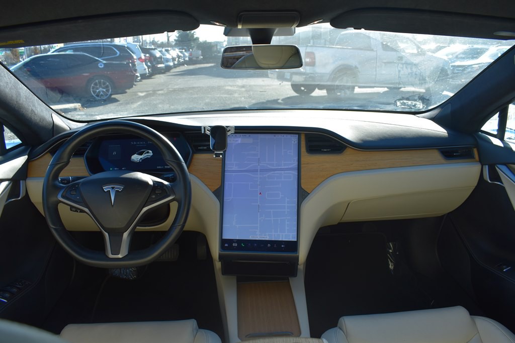 2020 Tesla Model S Image 27