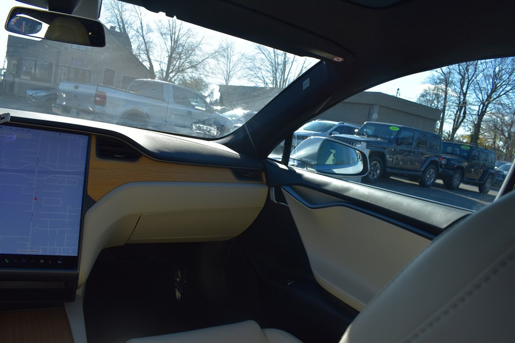 2020 Tesla Model S Image 28