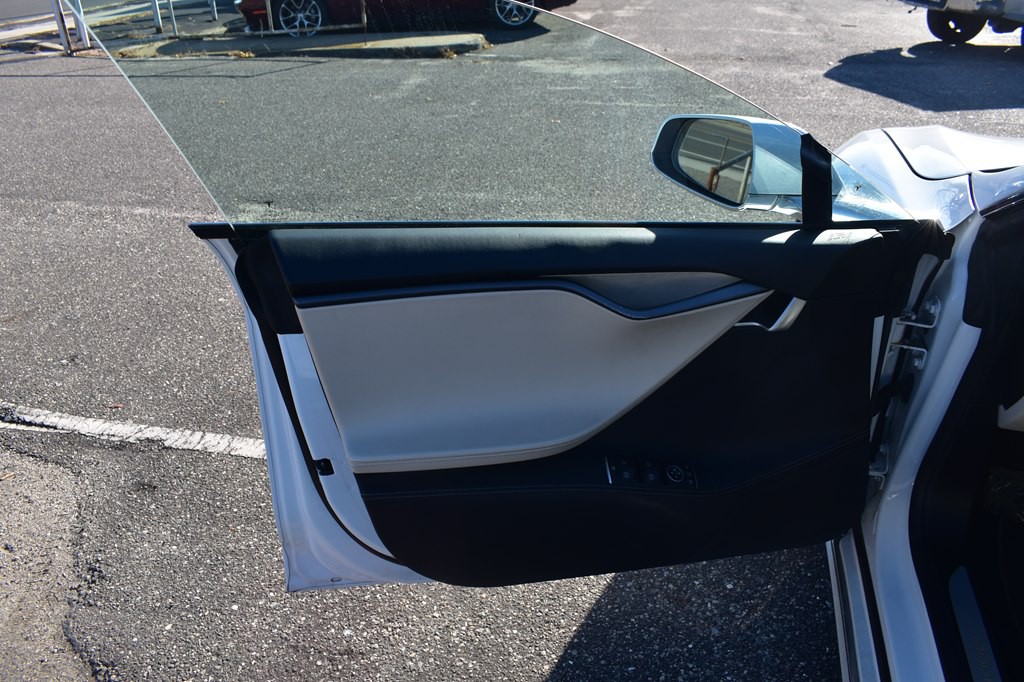 2020 Tesla Model S Image 29