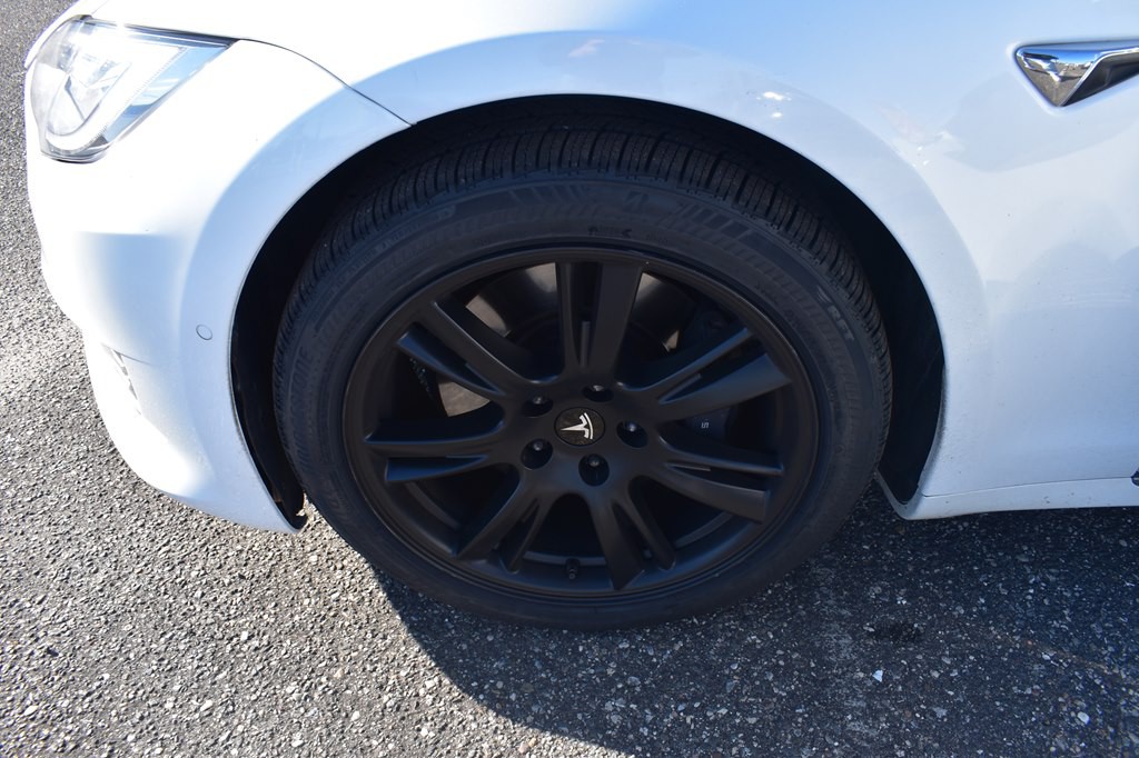 2020 Tesla Model S Image 30