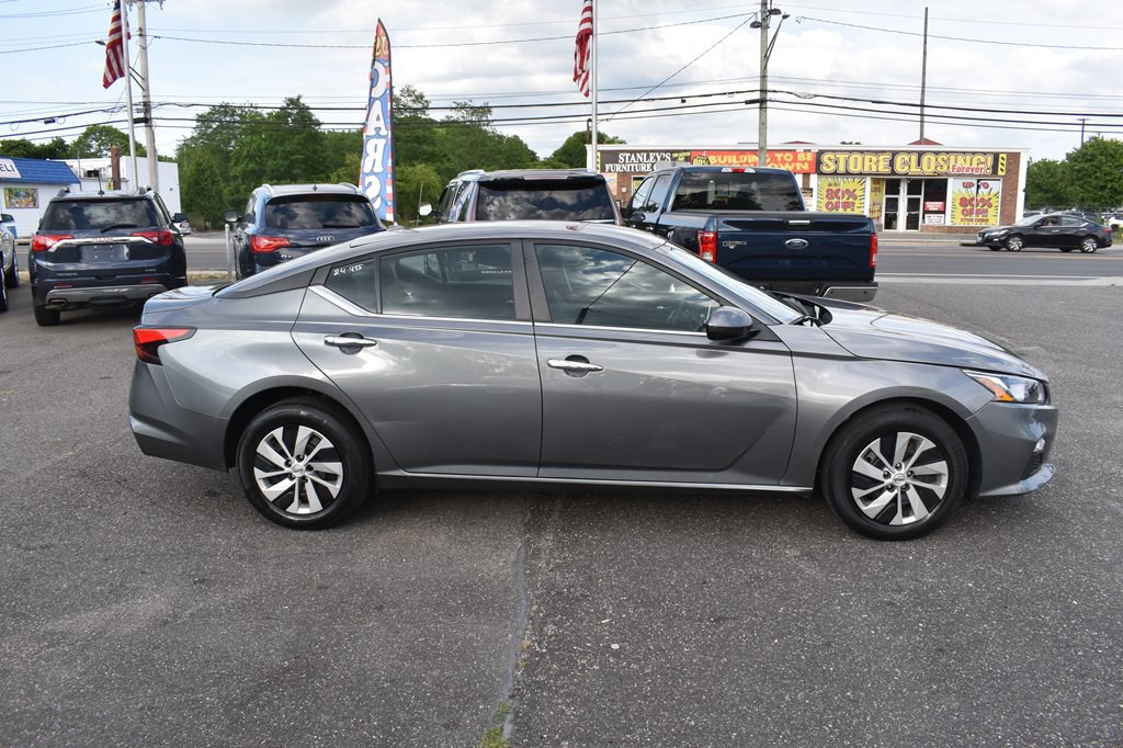 2020 Nissan Altima Image 9