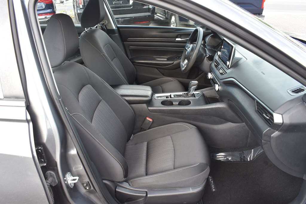 2020 Nissan Altima Image 17
