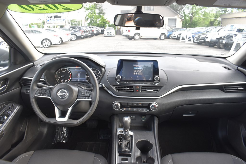 2020 Nissan Altima Image 19