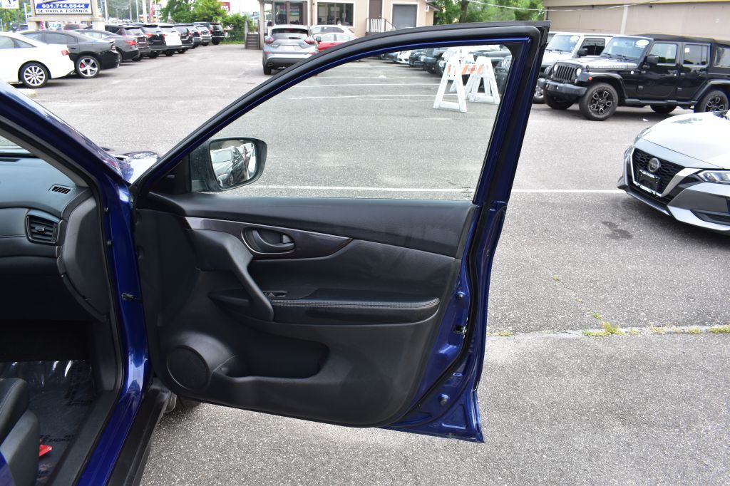 2019 Nissan Rogue Image 12