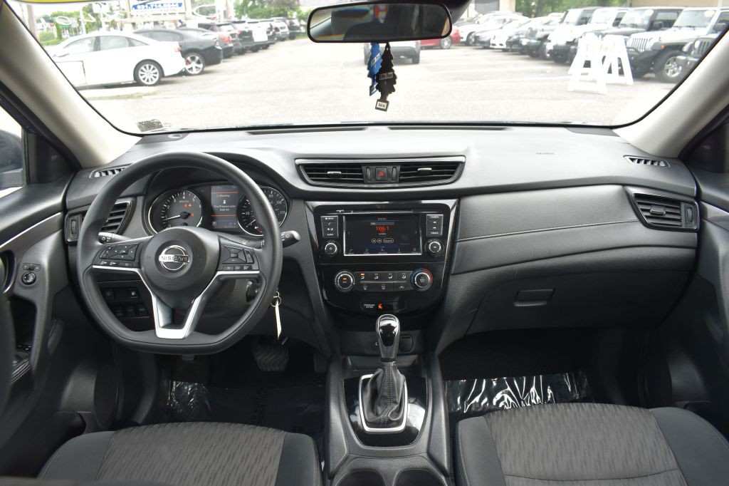 2019 Nissan Rogue Image 18