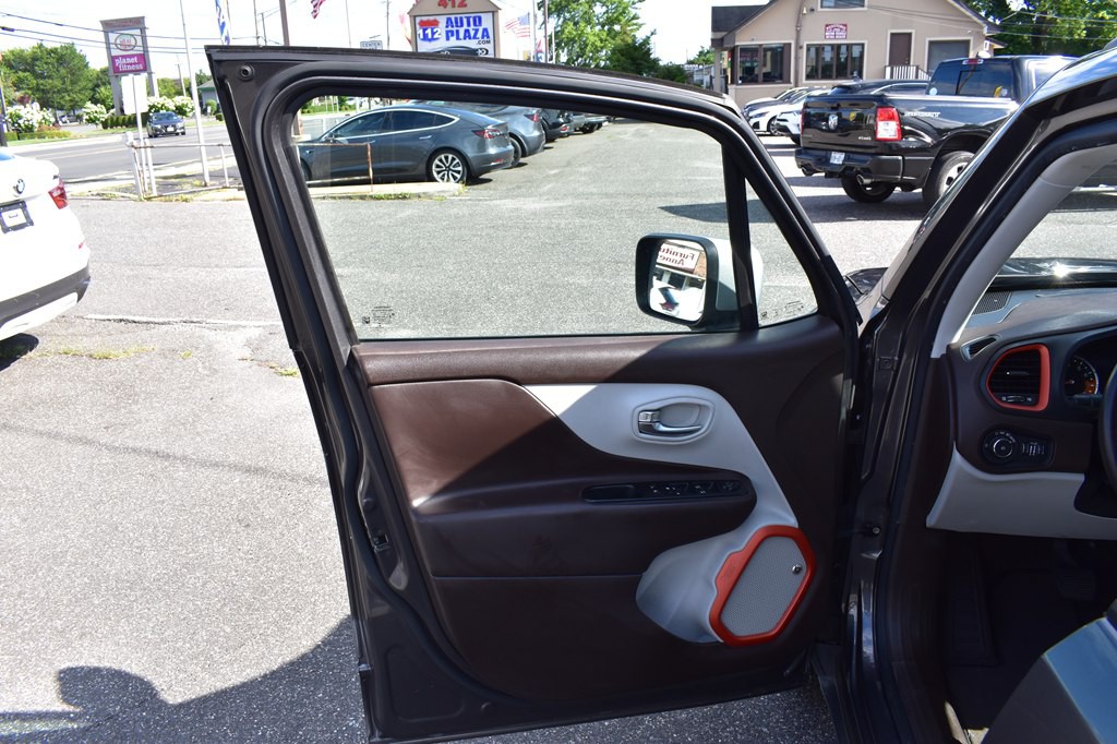 2016 Jeep Renegade Image 28
