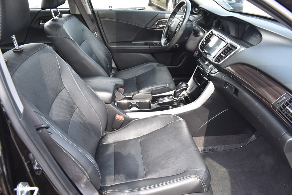 2017 Honda Accord Image 22