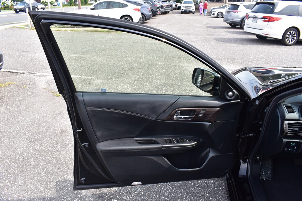 2017 Honda Accord Image 26