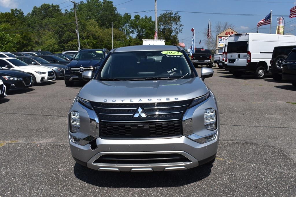 2023 Mitsubishi Outlander Image 2