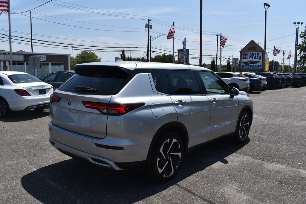 2023 Mitsubishi Outlander Image 21