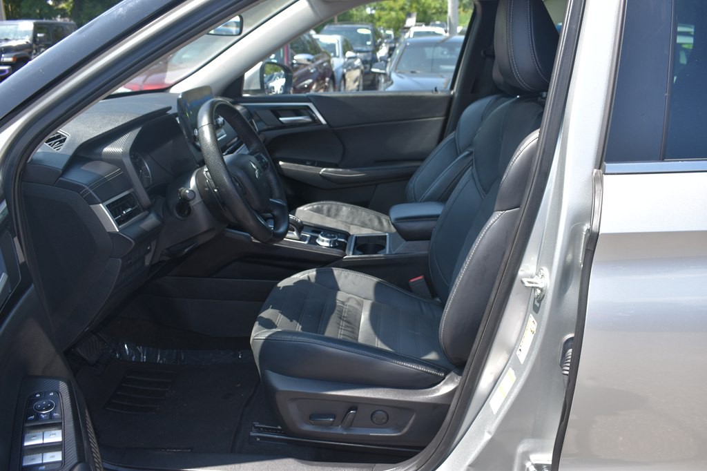 2023 Mitsubishi Outlander Image 24