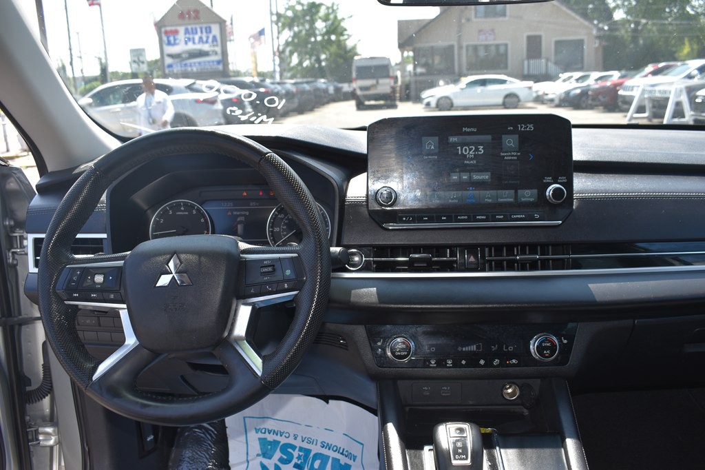 2023 Mitsubishi Outlander Image 26