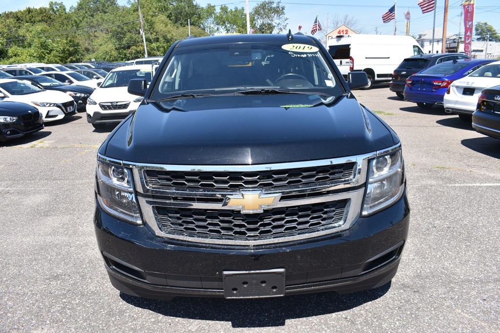 2019 Chevrolet Suburban Image 2