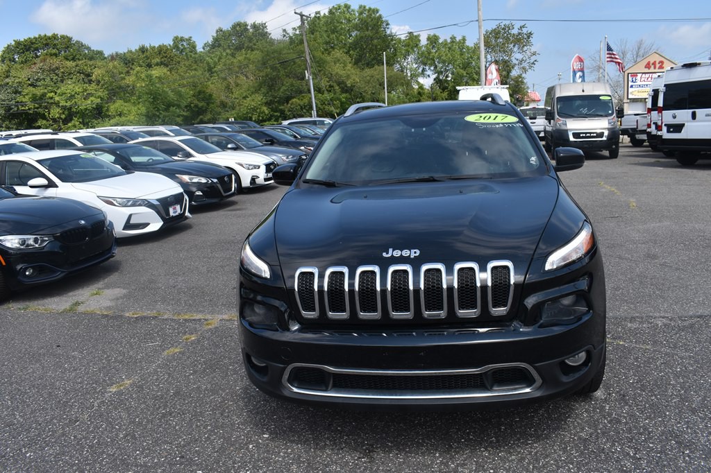 2017 Jeep Cherokee Image 2