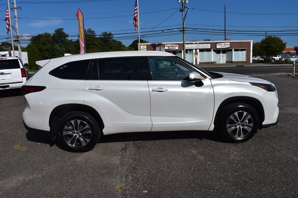 2022 Toyota Highlander Image 9