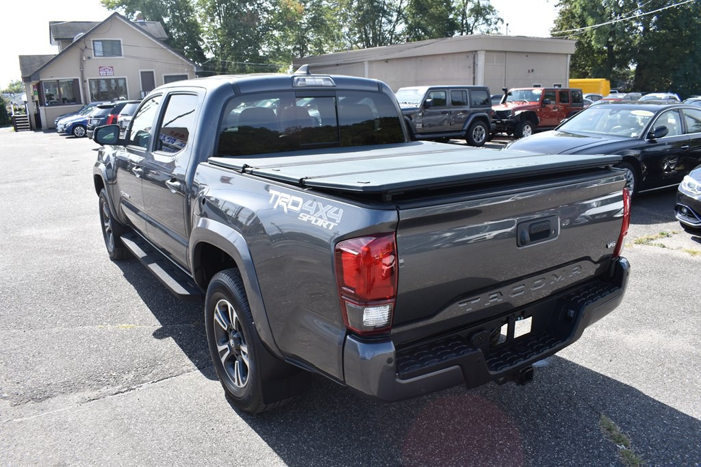 2018 Toyota Tacoma Image 6