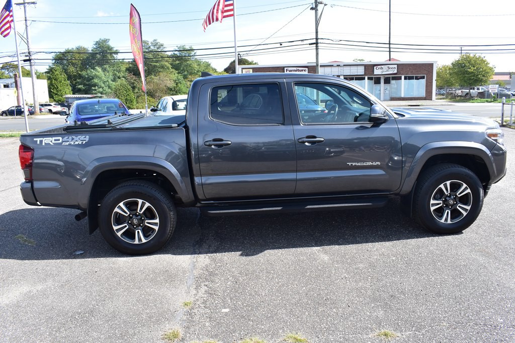 2018 Toyota Tacoma Image 9