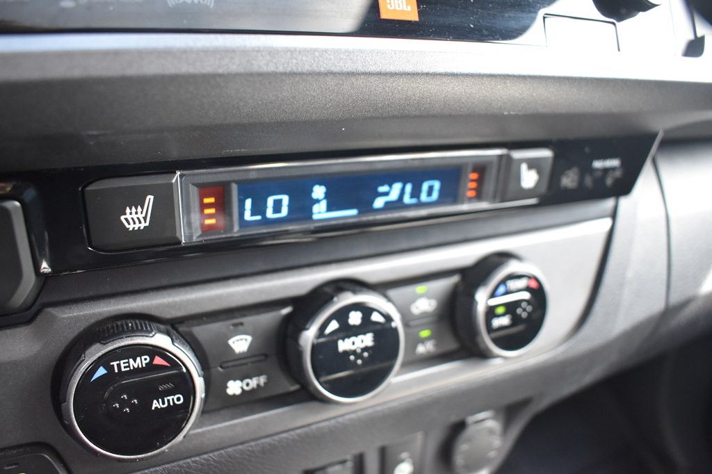 2018 Toyota Tacoma Image 15