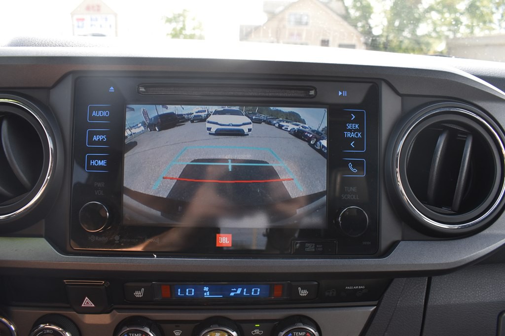 2018 Toyota Tacoma Image 18