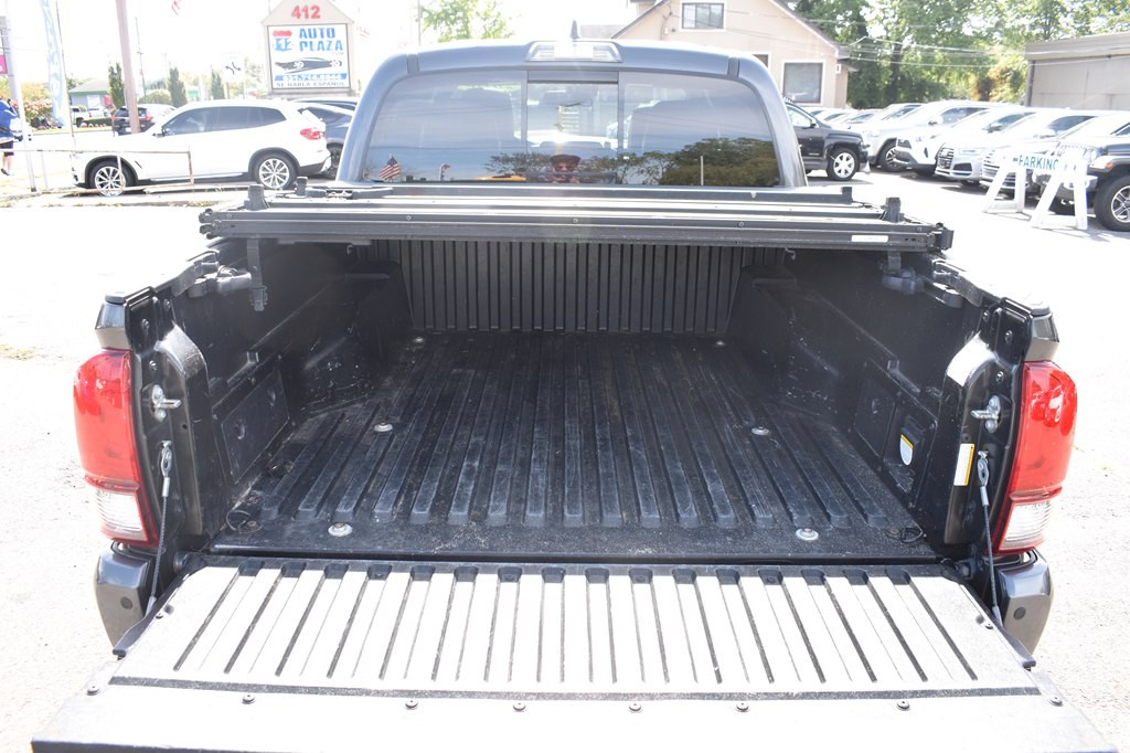 2018 Toyota Tacoma Image 21