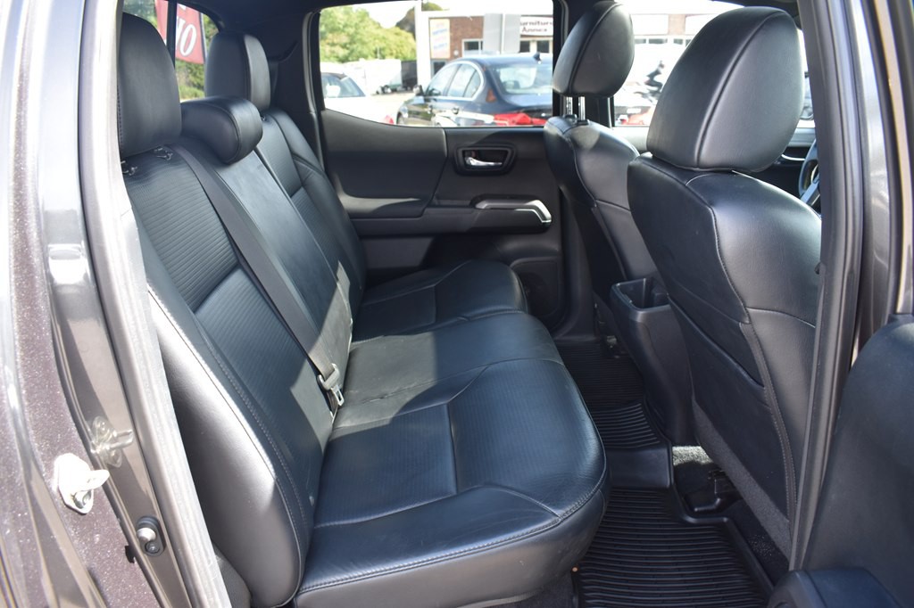 2018 Toyota Tacoma Image 22